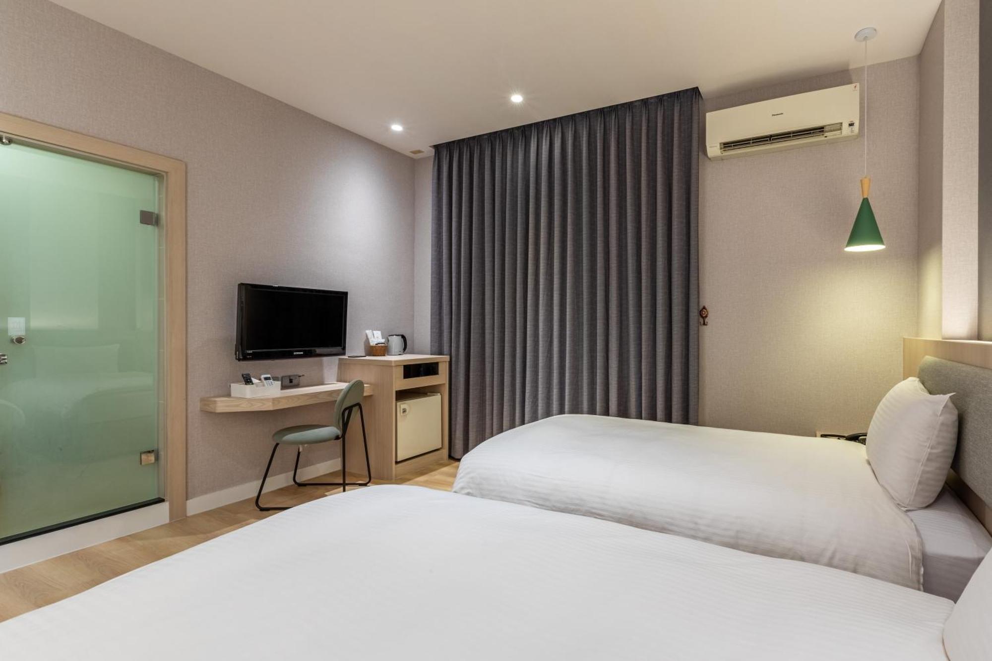 Fu Hsiang Hotel Yilan Chambre photo
